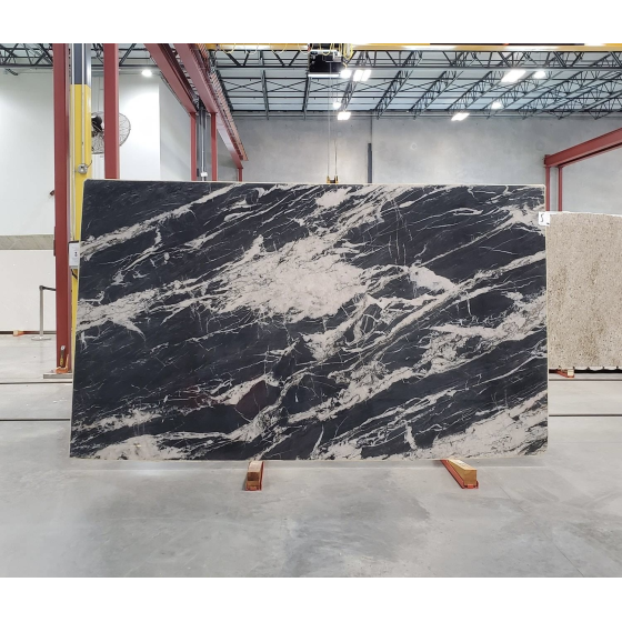 CRISTALLO NOIR POLISHED QUARTZITE 