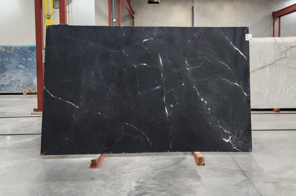 BLACK DIAMOND LEATHERED QUARTZITE 
