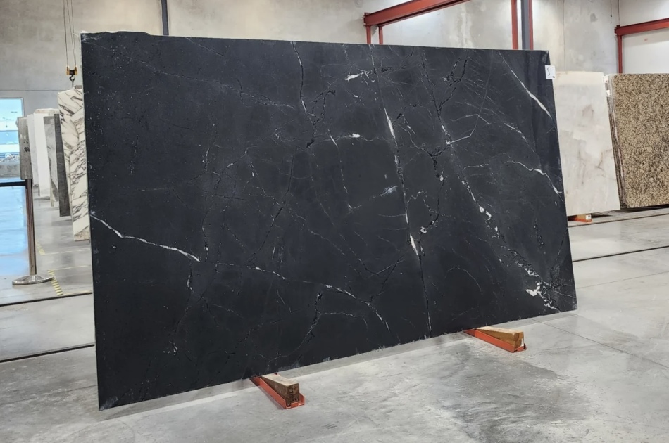 BLACK DIAMOND LEATHERED QUARTZITE 