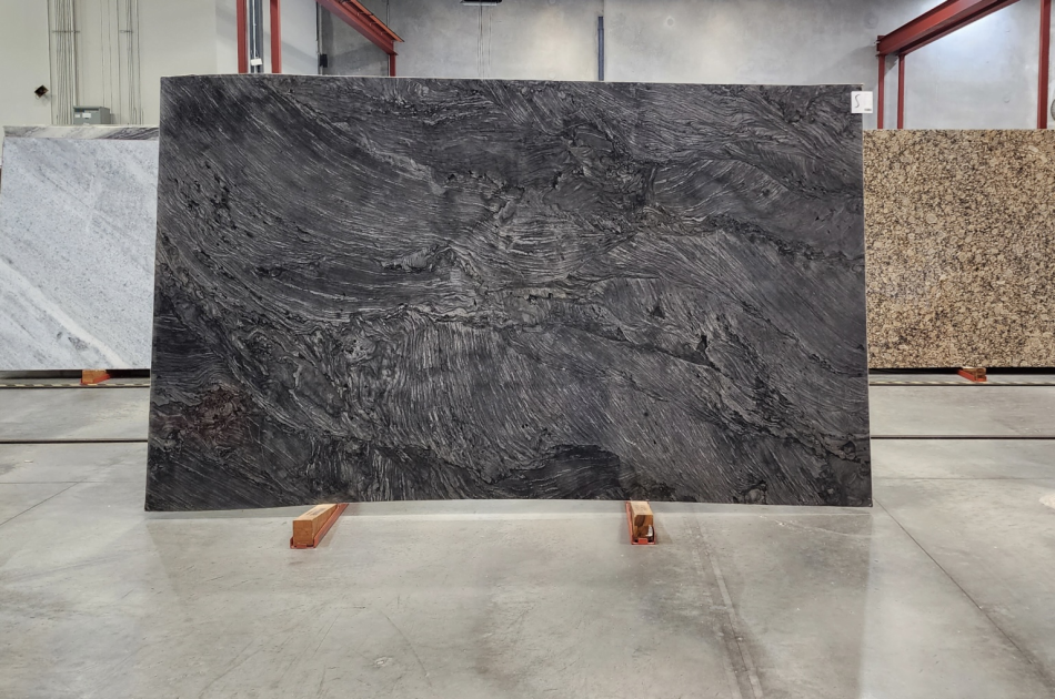 ADAMANTIUM POLISHED QUARTZITE 