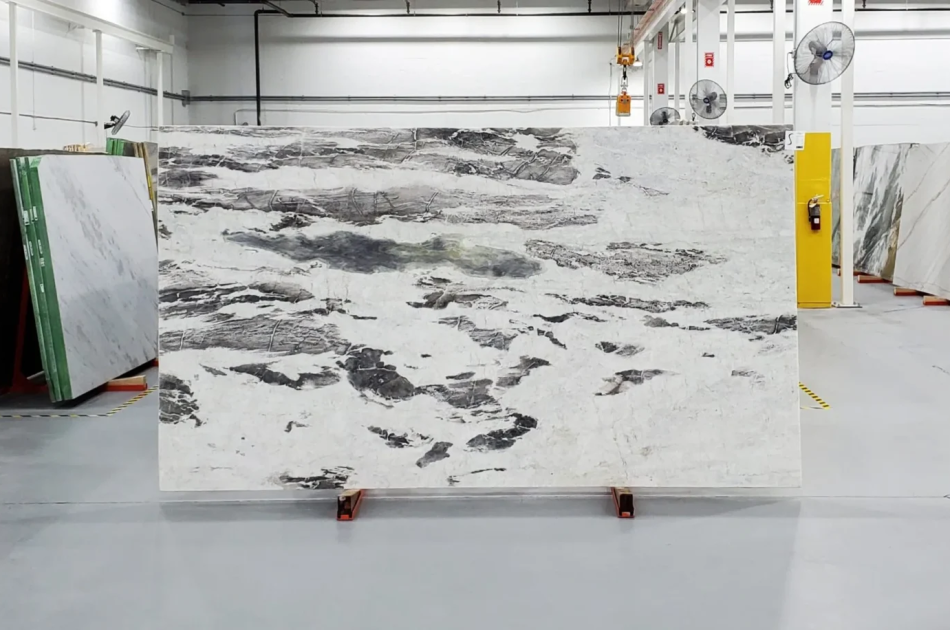 PYTHON WHITE POLISHED QUARTZITE 
