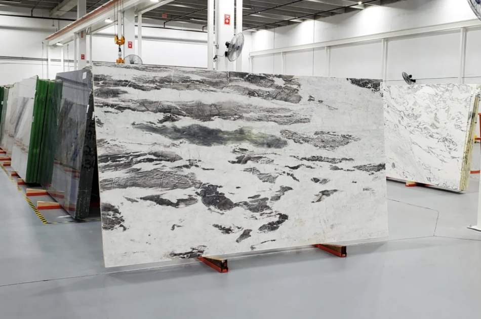 PYTHON WHITE POLISHED QUARTZITE 