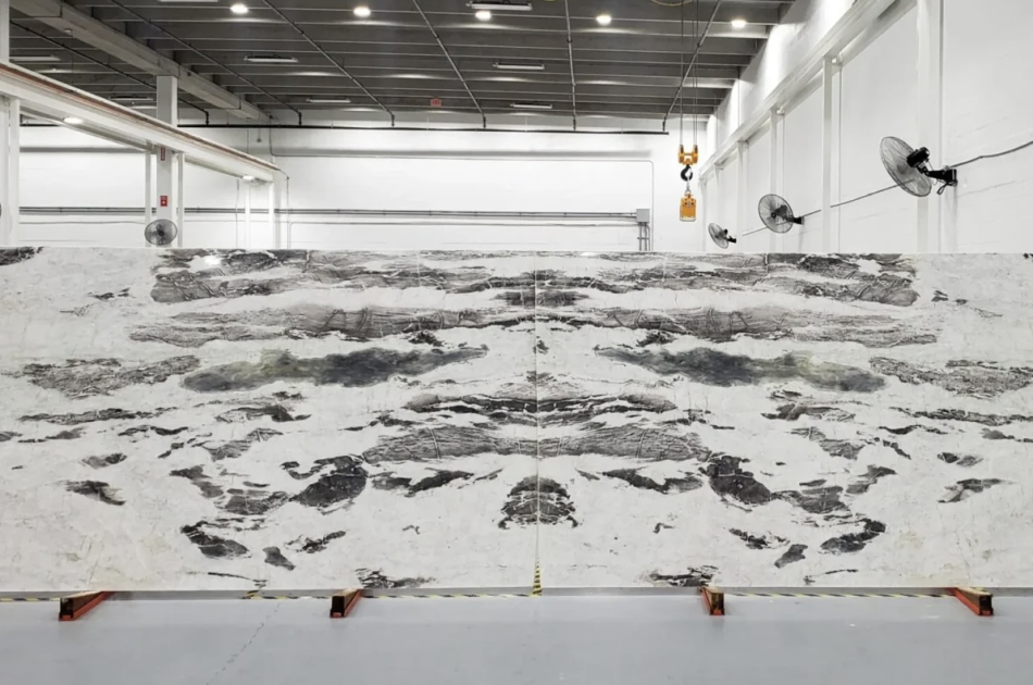 PYTHON WHITE POLISHED QUARTZITE 